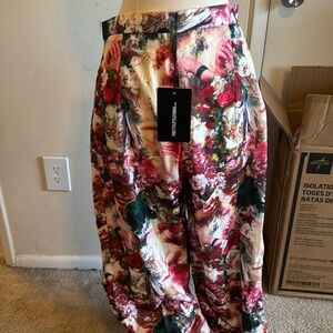 Large pretty lil thing with tag never worn